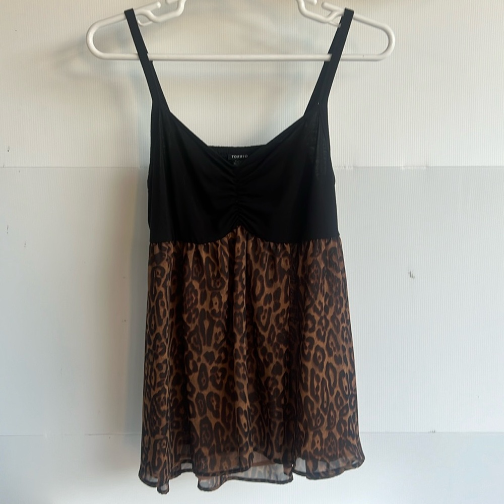 Torrid Leopard Animal Print Smocked Top Plus Size 2 2X Great Condition